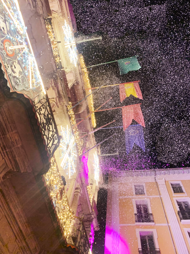 Pregón de Navidad exitoso con nevadas artificiales en pamplona